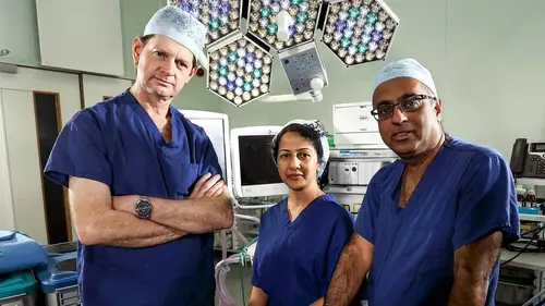 Surgeons: At the Edge of Life S01E01 The Longest Day
