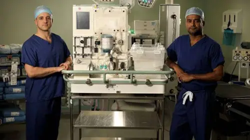 Surgeons: At the Edge of Life S02E01 One False Move