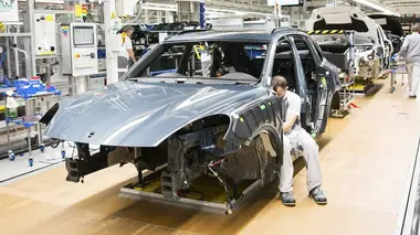 SUV : le luxe tout-terrain S01E09 Porsche Cayenne