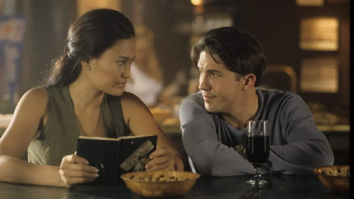 Sydney Fox, l'aventurière S03E03 L'homme à la cicatrice