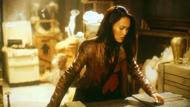 Sydney Fox, l'aventurière S03E15 Amazones