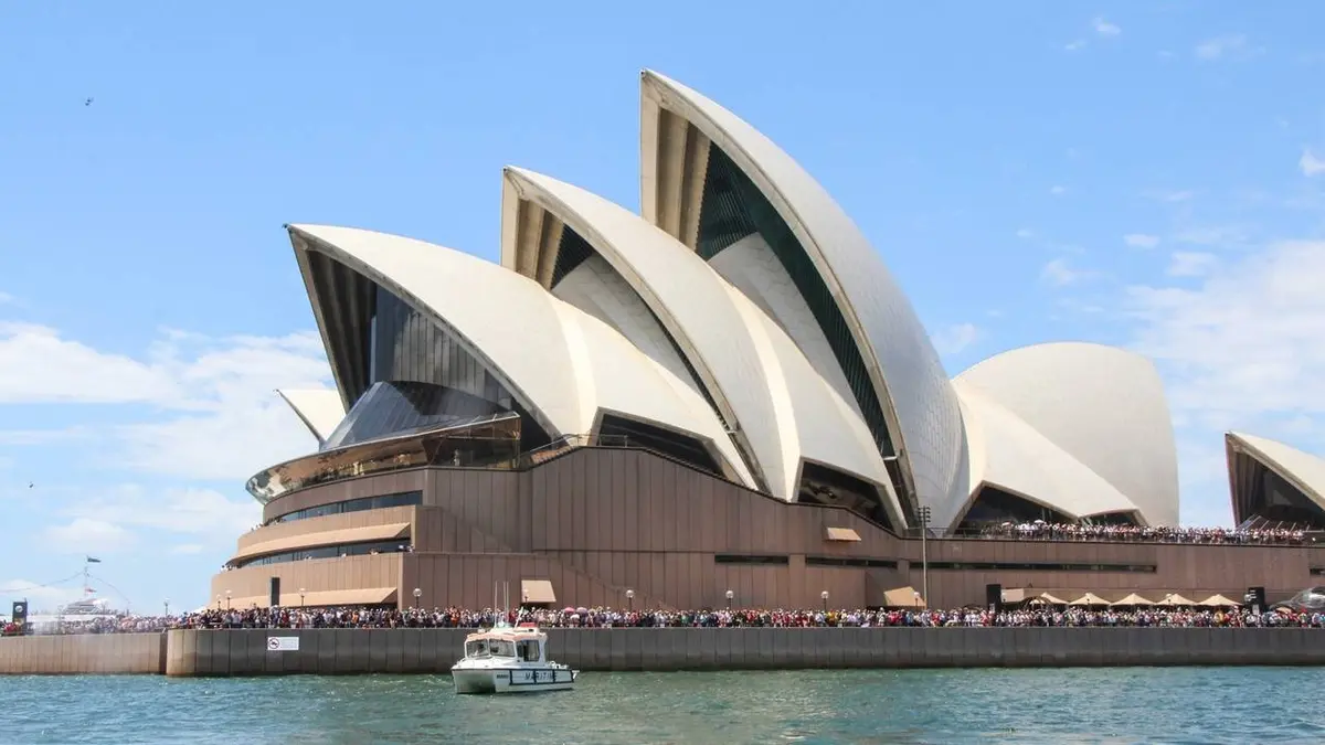 Sydney : sur les docks S01E01