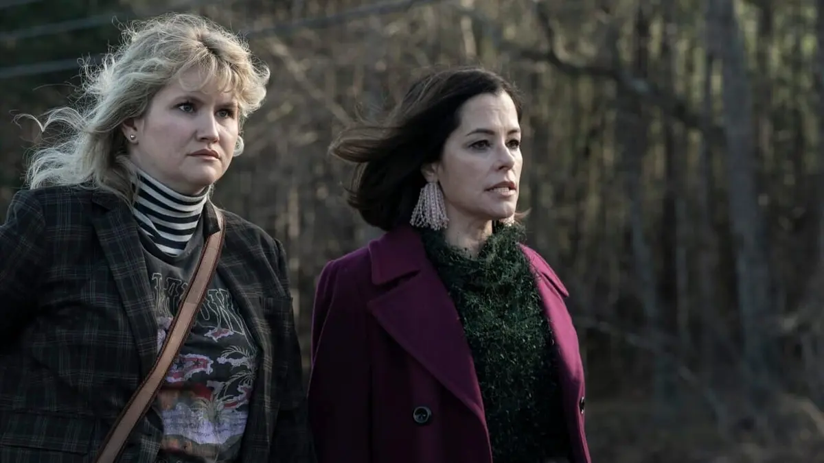 Tales of the Walking Dead S01E02 Blair + Gina