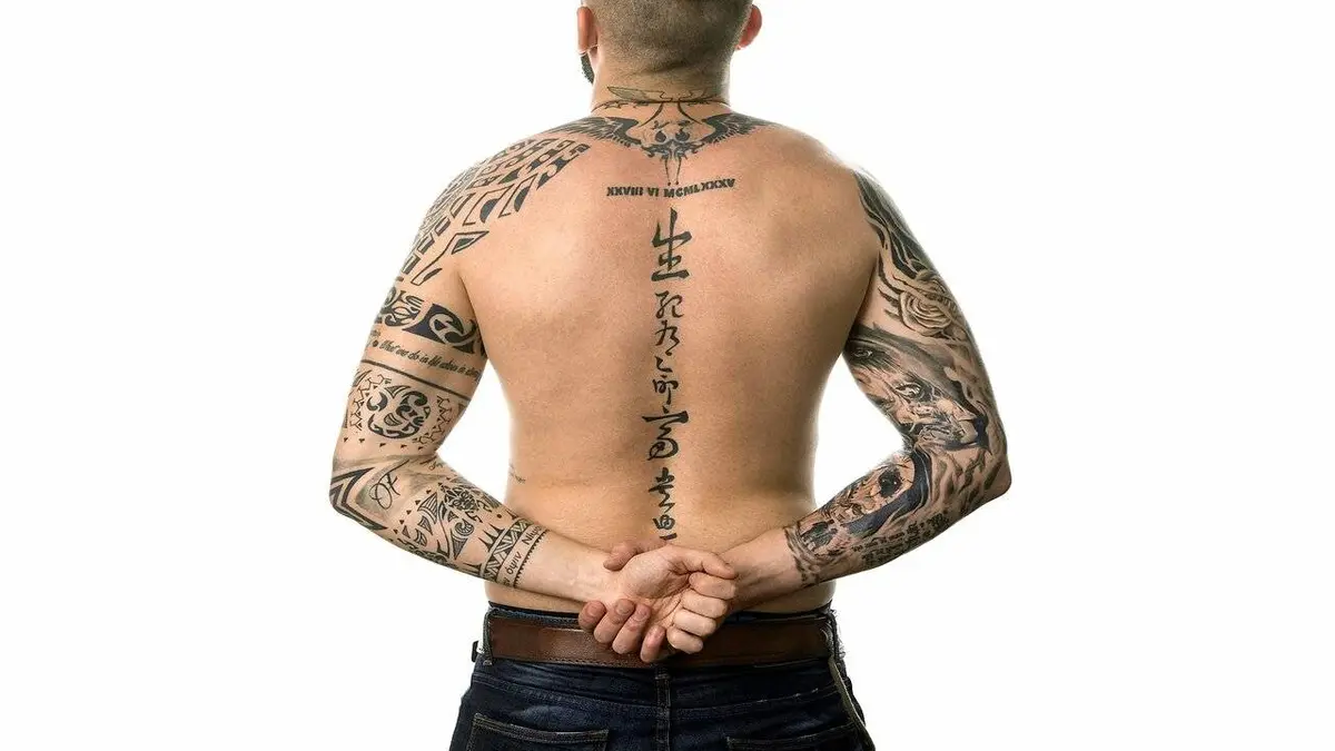 Tattoo Cover : on Holiday S01E01 Episode 1