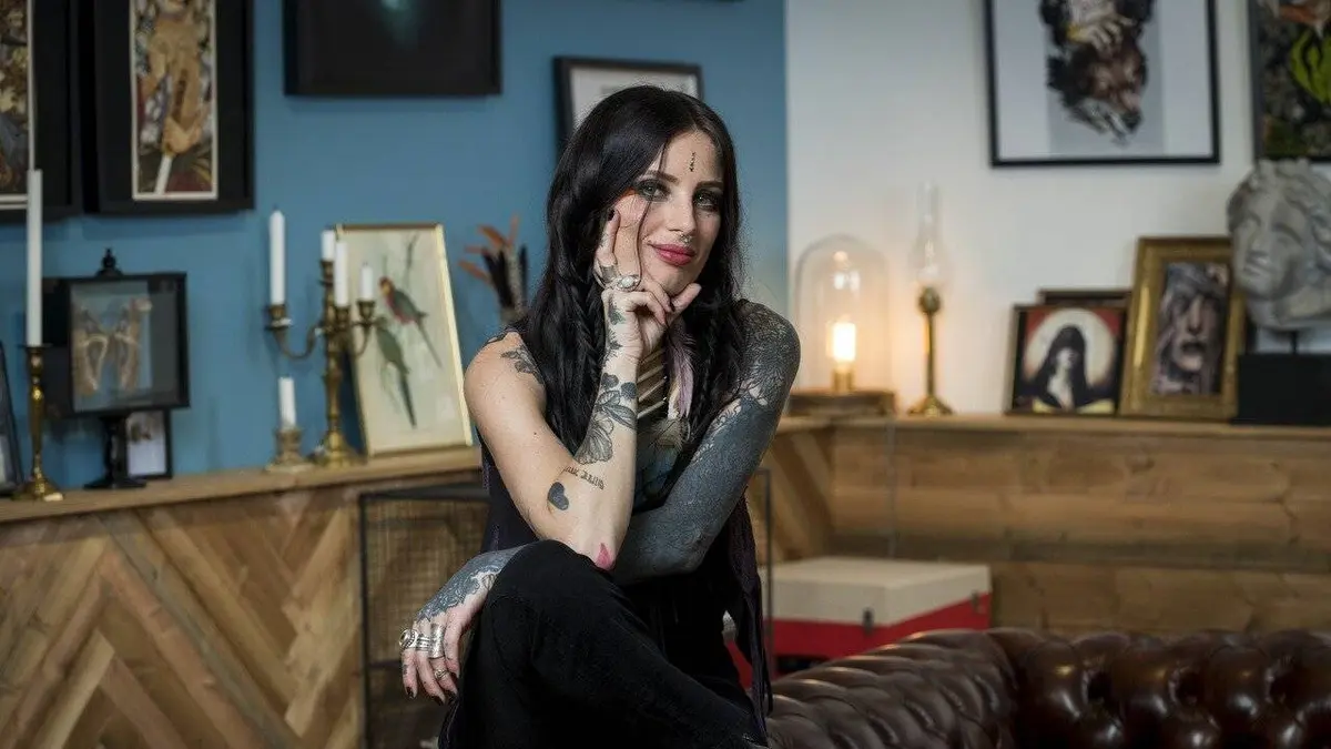 Tattoo Cover : on Holiday S01E03 Episode 3