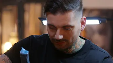 Tattoo Cover : Sauveurs de tatouages L'encre du renouveau