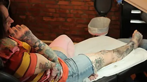 Tattoo faux S01E07 Tatoueur sous acide