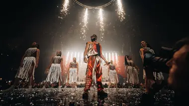 Tayc à l'Accor Arena : Crystal Destiny