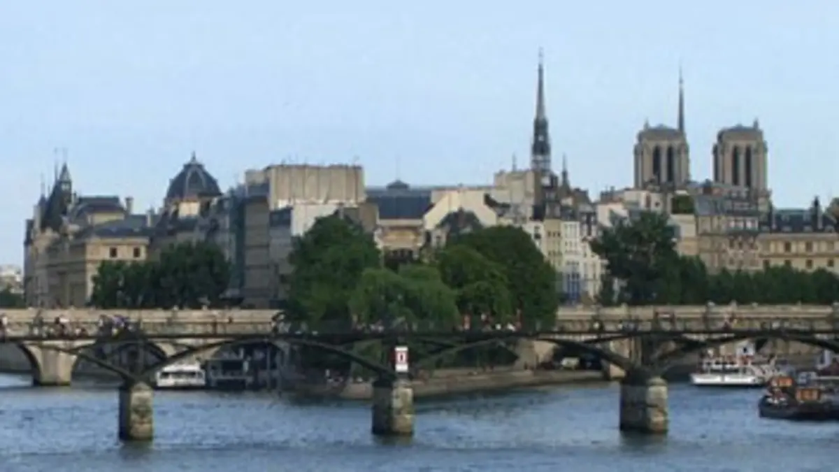 Terre des mondes E01 Paris