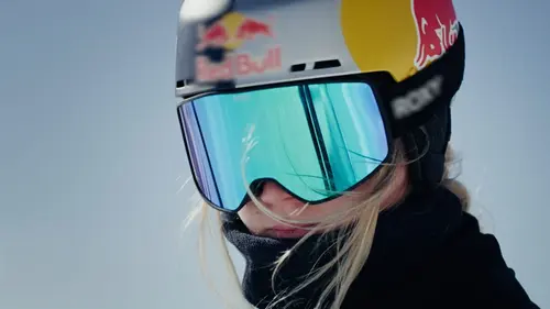 Tess Ledeux, derrière le masque replay