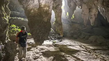 Tewet, le dayak aux mille grottes