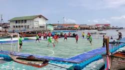 Thaïlande, un terrain de football insolite