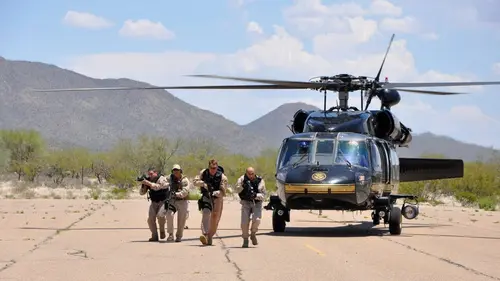 The Border Service de nuit