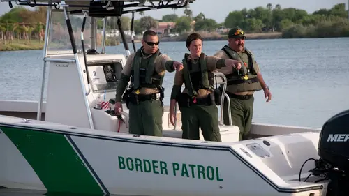 The Border E04 Et au milieu coule un fleuve