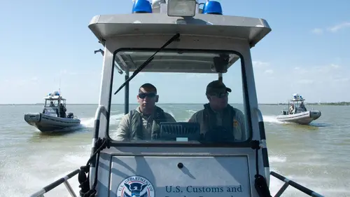 The Border S02E04 Clandestins et contrebandiers