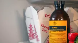 The Box, le tueur en série invisible Un corps dans la neige