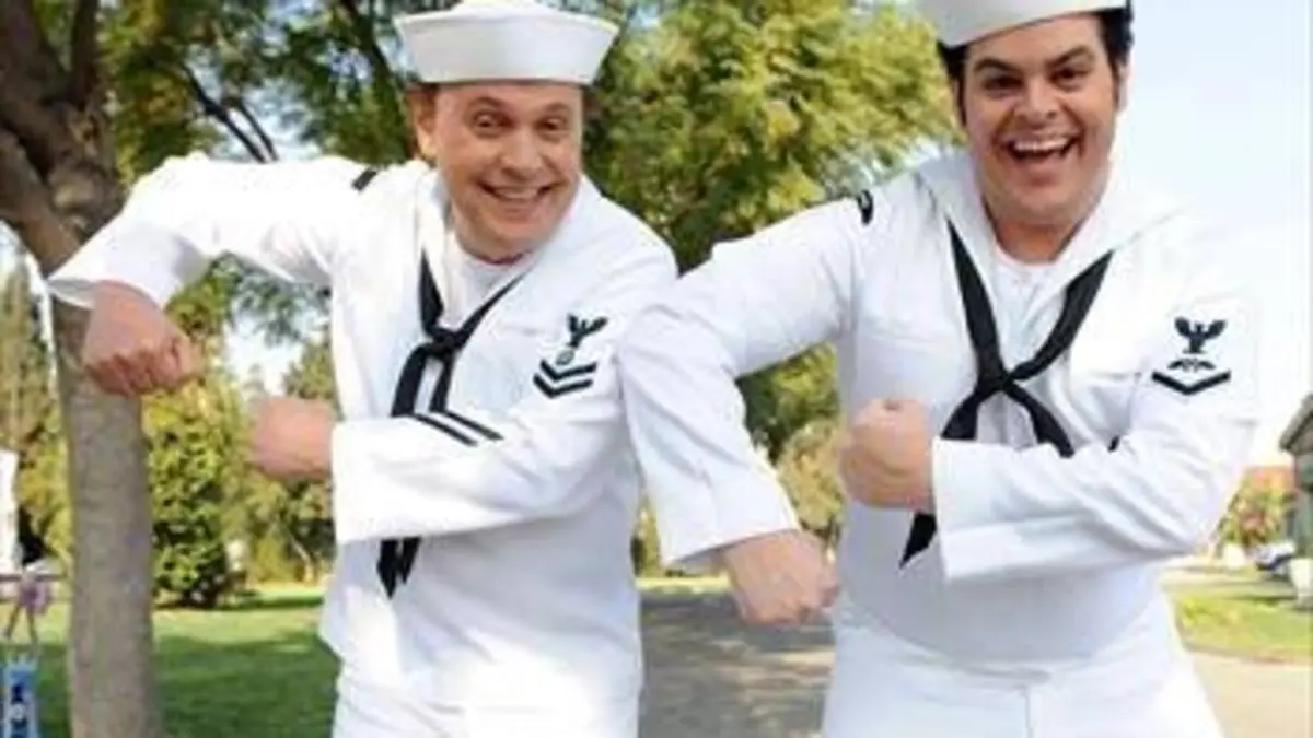 The Comedians S01E01 Pilot