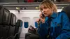 Megan Briscoe dans The Flight Attendant S02E06 Frère et sœur (2022)