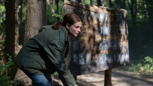 The Girl In the Woods S01E05 Une porte se ferme... en streaming