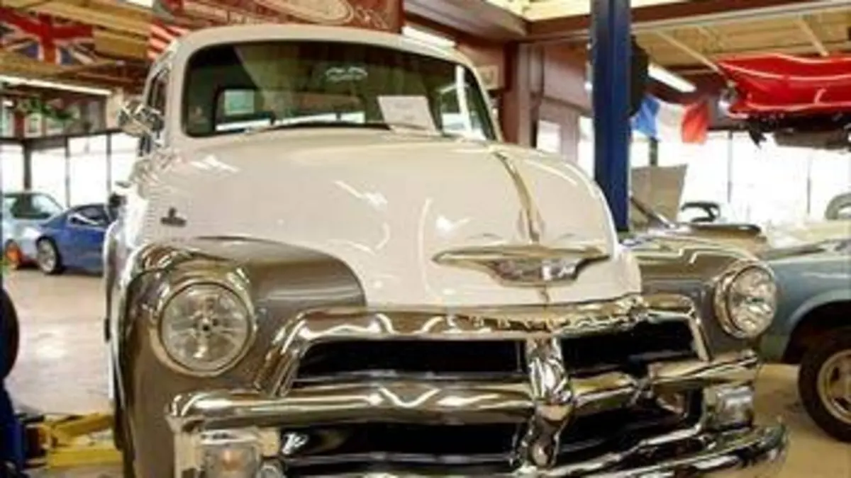 The Guild Garage S02E02 Mopar Nut