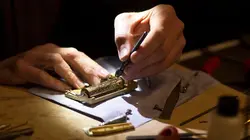 The Repair Shop S01E07 L'horloge du village