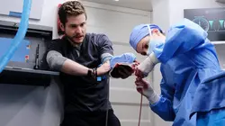 The Resident S02E21 Père de l'année