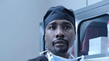 The Resident S03E01 Une vie en cendres