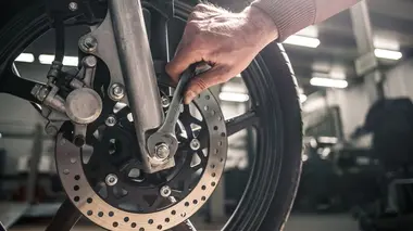 Voyage dans les Alpes et camion de surf