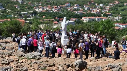 The Unexplained Files S02E11 Hantée par des ombres / Miracle solaire