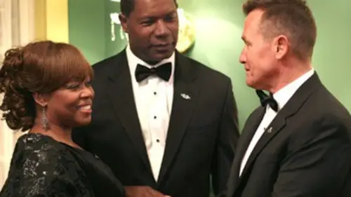 The Unit : commando d'élite S01E13 L'adieu aux armes