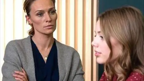 The Village S01E02 On danse