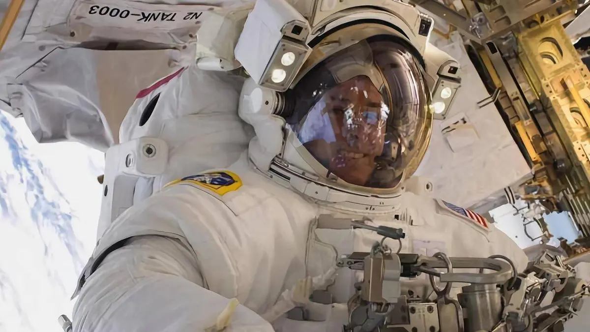 The World's Most Extraordinary Christmas Dinners