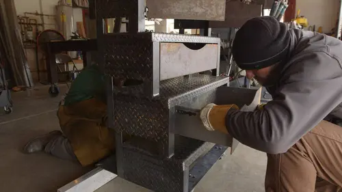 Tiny Paradise: Mini-maisons de rêve S01E07 Les pieds dans l'eau