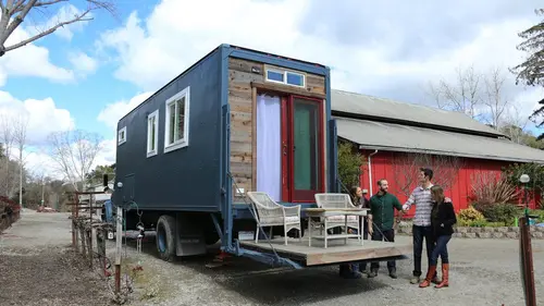 Tiny Paradise: Mini-maisons de rêve S02E02 Au coeur des vignes