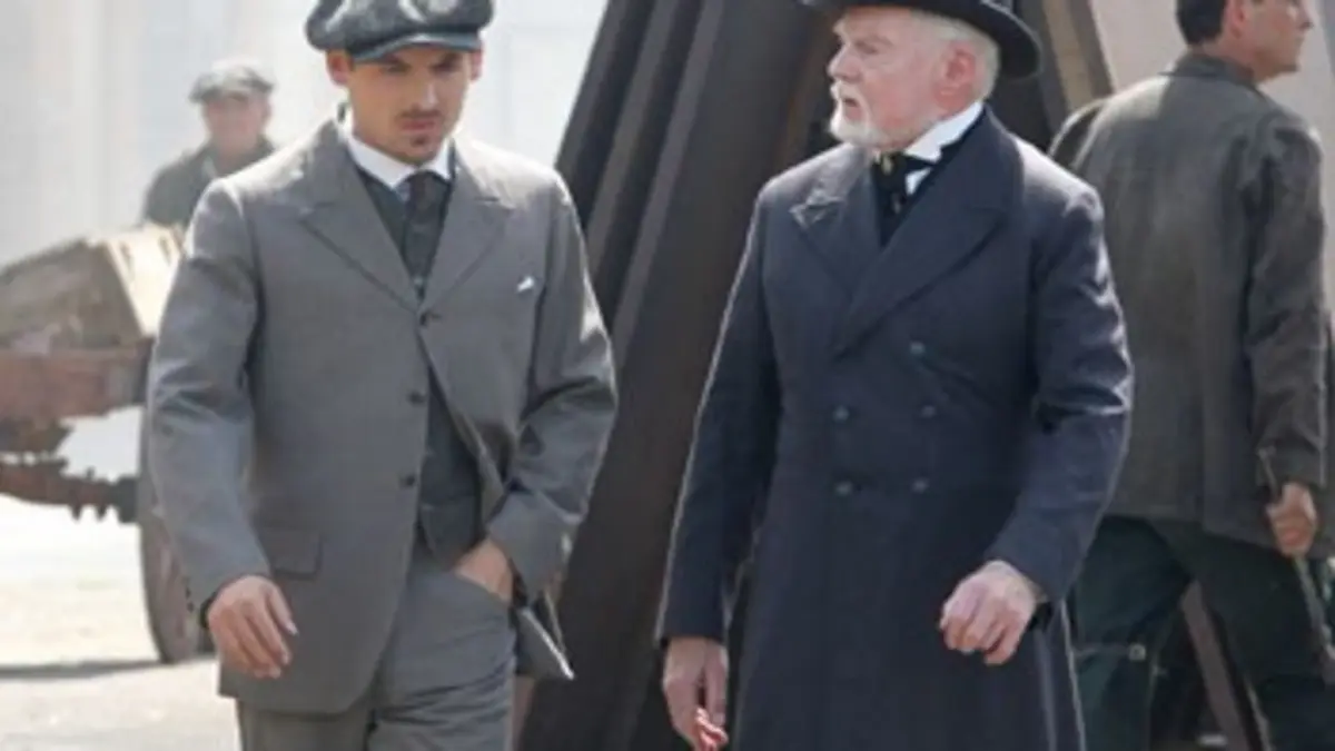 Titanic : de sang et d'acier S01E01 Un monde divisé