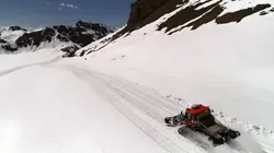 Titans mécanic : engins XXL dans les Alpes Travaux et livraison sous haute tension