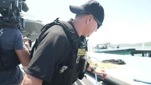 To Catch a Smuggler: Tropical Takedown Coke en stock