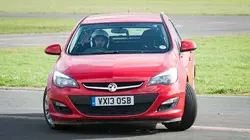 Top Gear S21E05 Abu Dhabi, du sable dans le carbu