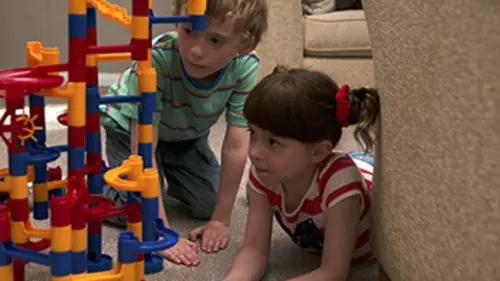 Casting Topsy et Tim S01E07 Le toboggan à billes