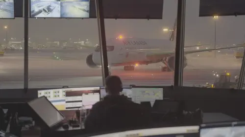 Toronto Airport Uncovered Un intrus dans l'aéroport