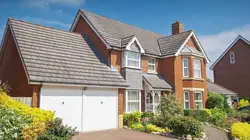 Total rénovation : frcres en affaires