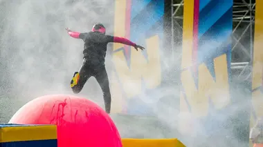 Total Wipeout S09E19 Un pour tous, tous pour un