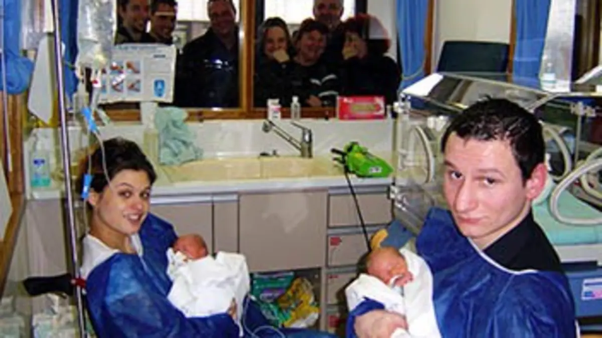 A la maternité E03 A la maternité : Lukas et Antony