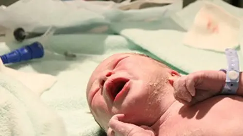 A la maternité E08 A la maternité