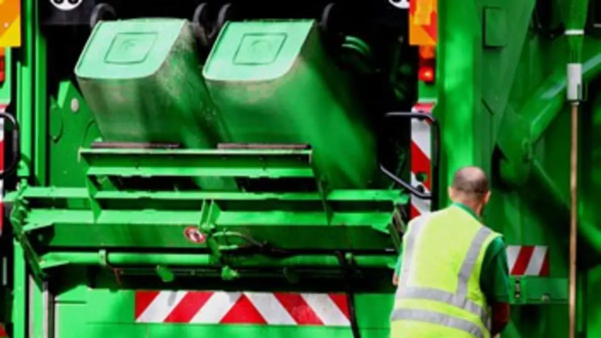 Tout ce qui bouge S02E09 Camion poubelle