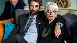 Transparent S01E10 Pourquoi couvre-t-on les miroirs ?