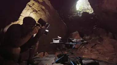 Traqueur de serpents au Laos