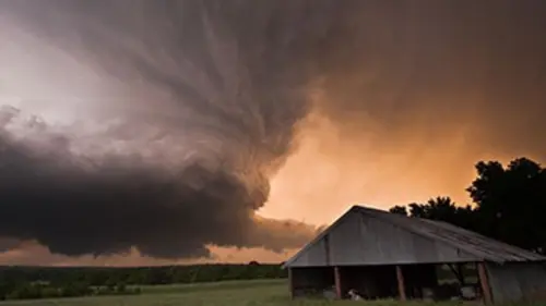 Traqueurs de tornades E01 En symbiose avec la nature