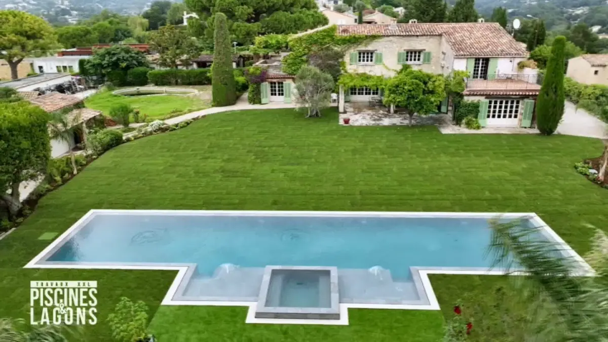 Travaux XXL : piscines et lagons Piscine XXL de 20 mètres dans le Sud de la France