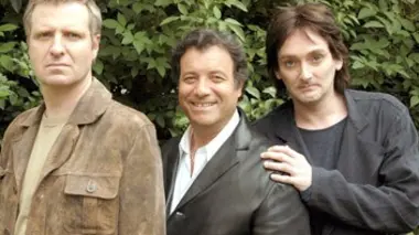 Trois pères à la maison (2004)